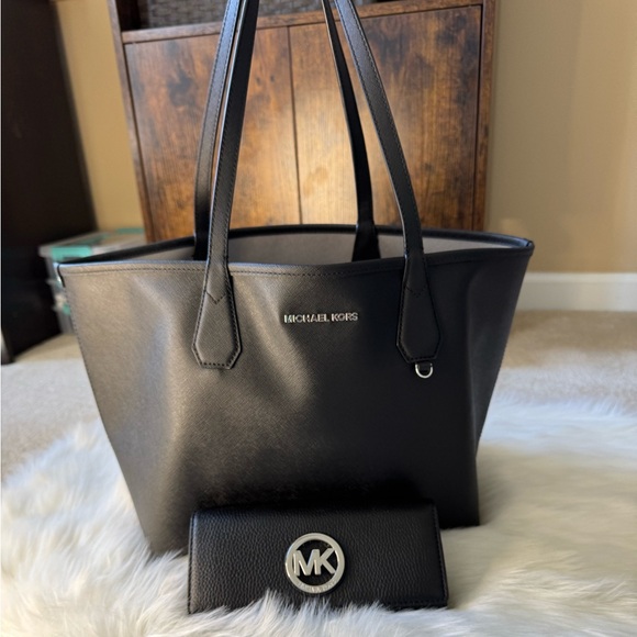 Michael Kors Purse and Wallet - Picture 1 of 9